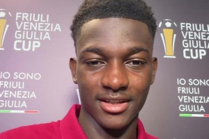 比西武寄语球迷：很高兴上演巴萨首秀，希望未来出战更多比赛